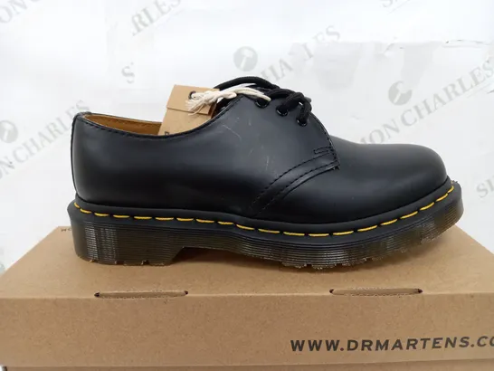 BOXED PAIR OF DR MARTENS PLATFORM SMOOTH BLACK SHOES - UK 4