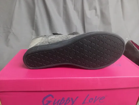 BOX OF APPROXIMATELY 12 BLACK  GUPPY LOVE BY BLOWFISH SHOES IN VARIOUS SIZES 