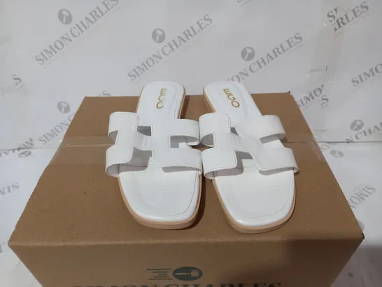 EGO WHITE SLIDERS SIZE 39