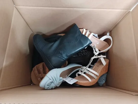 BOX OF APPROX 6 PAIRS OF ASSORTED SHOES TO INCLUDE - VIONIC SANDALS - BEESWIFT BLACK BOOTS UK SIZE 4 - LILLEY WEDGE OPEN TOE PLATFORM SANDALS UK 6 ECT