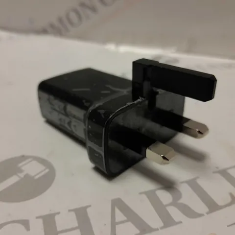 APPROXIMATELY 120 QC10UK USB-A TRAVEL ADAPTERS