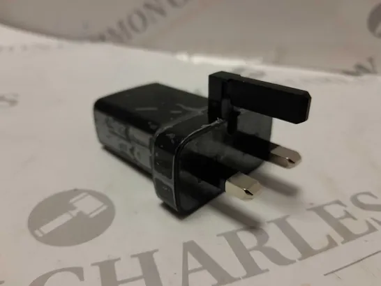 APPROXIMATELY 120 QC10UK USB-A TRAVEL ADAPTERS