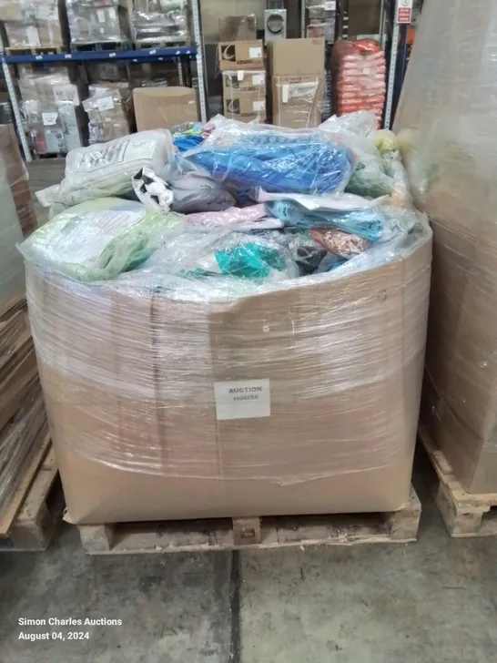 PALLET CONTAINING LARGE QUANTITY OF INFLATABLE POOLS,LILOS,FOOTBALLS AND POOL TOYS ETC.