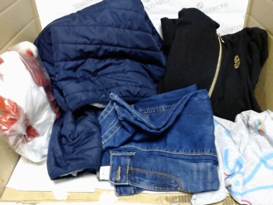 LOT OF APPROXIMATELY 15 ASSORTED CLOTHING ITEMS
