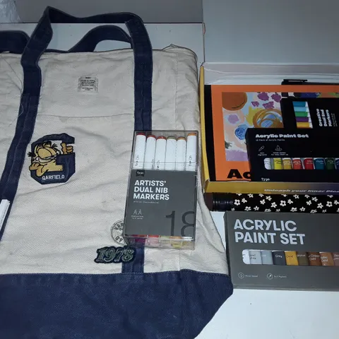 LOT OF APPROXIMATELY 15 ASSORTED ITEMS TO INCLUDE ART ITEMS AND GARFIELD BAG