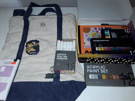 LOT OF APPROXIMATELY 15 ASSORTED ITEMS TO INCLUDE ART ITEMS AND GARFIELD BAG