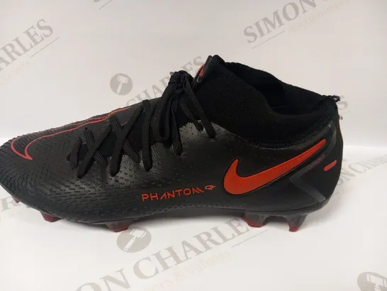 BOXED NIKE PHANTOM FOOTBALL BOOTS SIZE 7.5