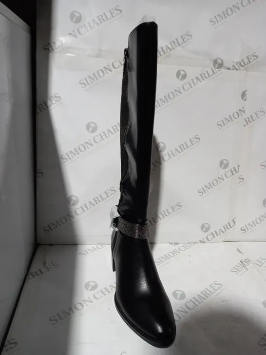 BOXED PAIR OF MODA IN PELLE TAMARRA KNEE BOOTS IN BLACK UK SIZE 3