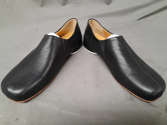 BOXED PAIR OF SASAIA SLIP-ON SHOES IN BLACK EU SIZE 44