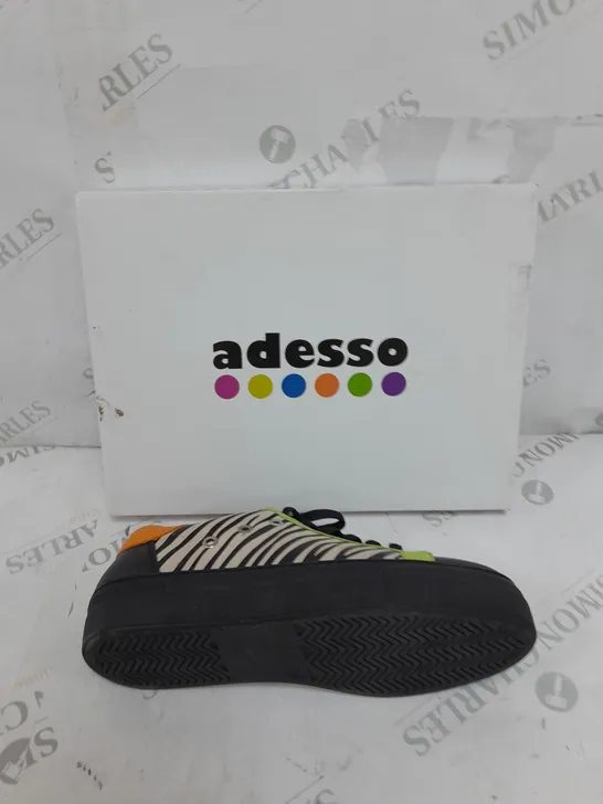 BOXED PAIR OF ADESSO ANIMAL PRINT TRAINERS SIZE 6 