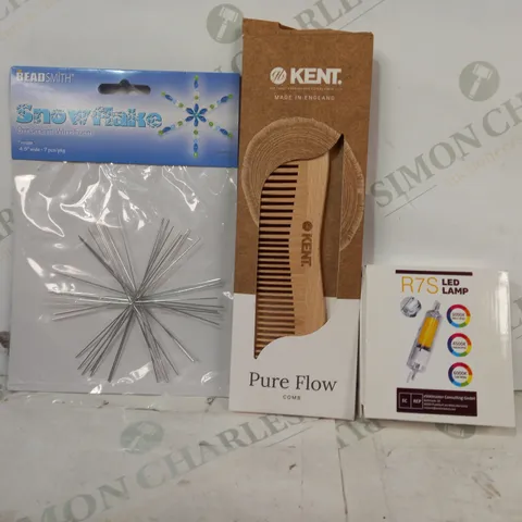 LOT OF APPROXIMATELY 15 ASSORTED HOUSEHOLD ITEMS TO INCLUDE R7S LED LAMP, KENT PURE FLOW COMB, SNOWFLAKE WIRE ORNAMENT, ETC