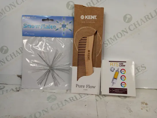 LOT OF APPROXIMATELY 15 ASSORTED HOUSEHOLD ITEMS TO INCLUDE R7S LED LAMP, KENT PURE FLOW COMB, SNOWFLAKE WIRE ORNAMENT, ETC