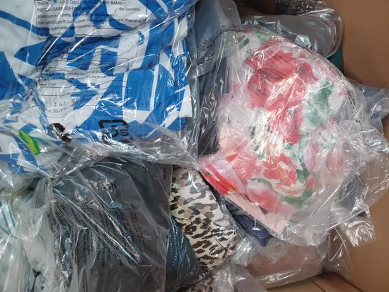 BOX OF APPROXIMATELY 25 ASSORTED CLOTHING ITEMS IN VARIOUS STYLES AND SIZES TO INCLUDE SKECHERS, WHITE STUFF, PHASE EIGHT, ETC