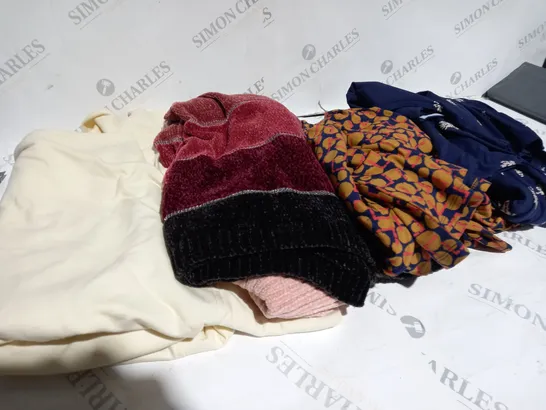 BOX OF APPROXIMATELY 20 ASSORTED CLOTHING ITEMS TO INCLUDE JUMPERS, TOPS, DRESSES ETC