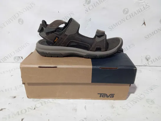 BOXED PAIR OF TEVA SANDALS IN BROWN UK SIZE 8