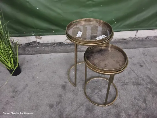 NEST OF TWO CIRCULAR TRAY TABLES WITH WORLD MAP TOPS