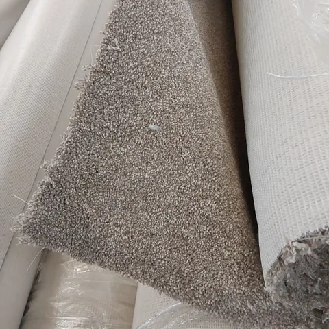 ROLL OF QUALITY PIONEER BRAVE CARPET // APPROX SIZE: 4 X 5.8m