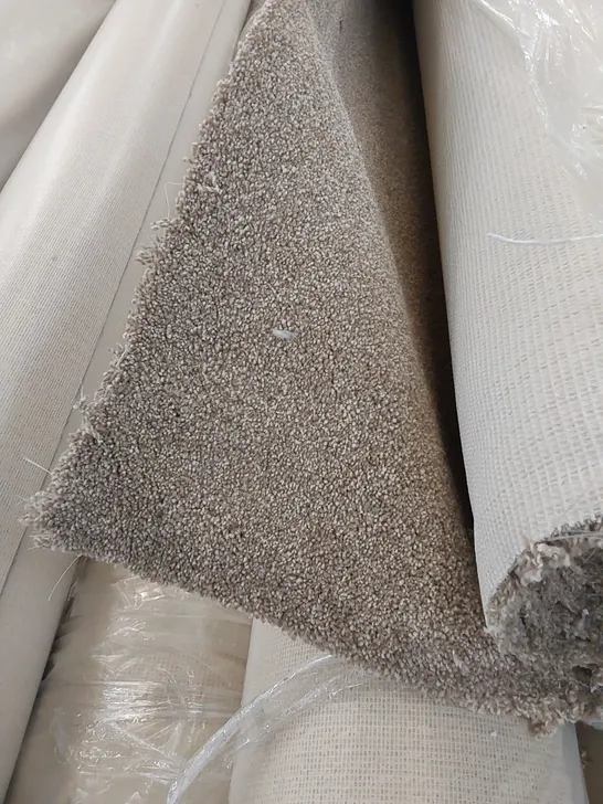 ROLL OF QUALITY PIONEER BRAVE CARPET // APPROX SIZE: 4 X 5.8m