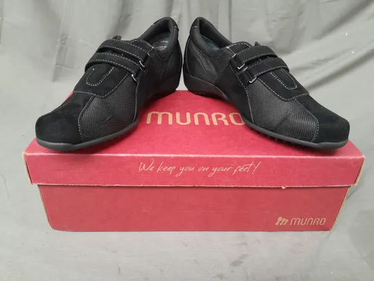 BOXED PAIR OF MUNRO SHOES IN BLACK SIZE 6