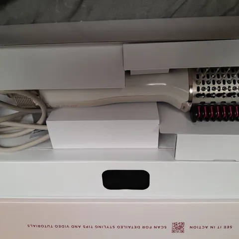 BOXED SHARK SMOOTHSTYLE HOT BRUSH & SMOOTHING COMB