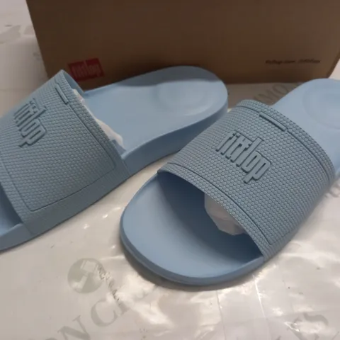 BOXED PAIR OF FITFLOP IQUSHION SLIDES IN LIGHT BLUE - UK 6.5