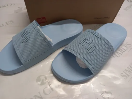 BOXED PAIR OF FITFLOP IQUSHION SLIDES IN LIGHT BLUE - UK 6.5