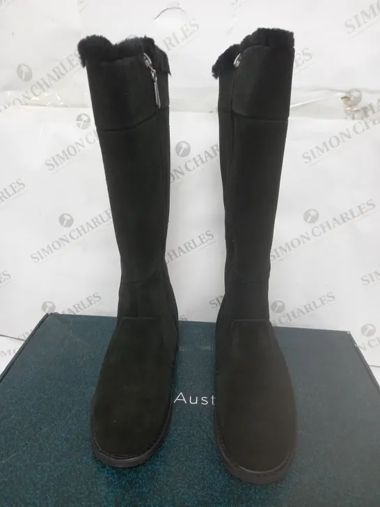 BOXED EMU AUSTRALIA BLACK BOOTS SIZE 4