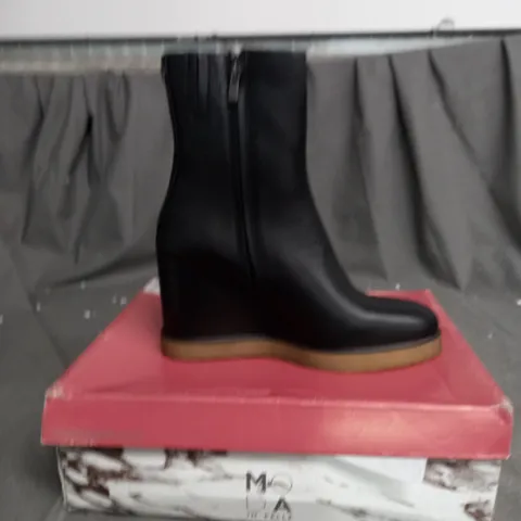 BOXED MODA IN PELLE AMBALINE BLACK LEATHER BOOTS - SIZE 7