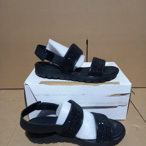 SKETCHERS PARTY SANDAL SIZE 8