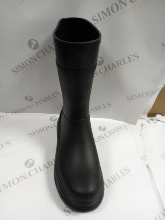 PAIR OF KOI FOOTWEAR BLACK WELLINGTON BOOTS - 9