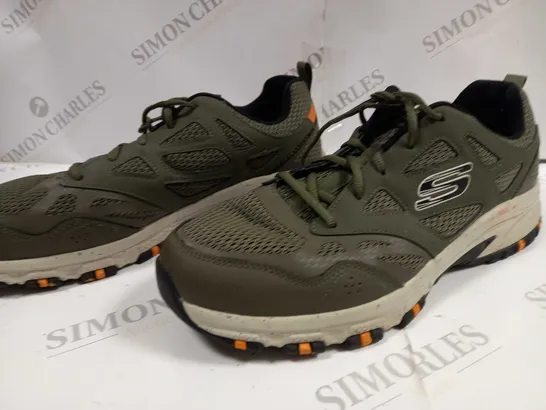 SKECHERS HILLCREST MENS TRAINERS IN OLIVE - 11