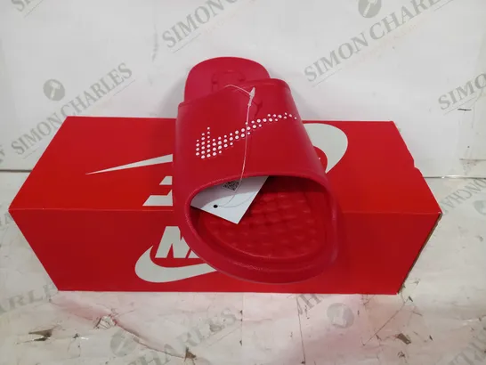 BOXED PAIR OF NIKE VICTORI ONE SHOWER SLIDERS IN RED UK SIZE 8