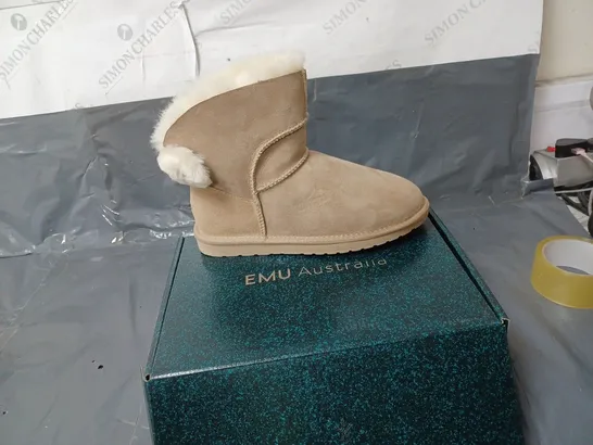 BOXED PAIR OF EMU AUSTRALIA SHEEPSKIN ANKLE HIGH BOOTS - TAN - SIZE 8 UK