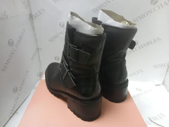 BOXED CORNELIA BLACK LEATHER SHORT BOOT - SIZE 7