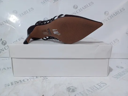 BOXED PAIR OF REISS DAPHNE SLINGBACK HEELS IN POMEGRANATE SIZE 6