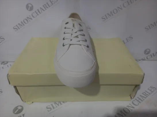 BOXED PAIR OF GANT ZANARA SHOES IN OFF WHITE EU SIZE 40