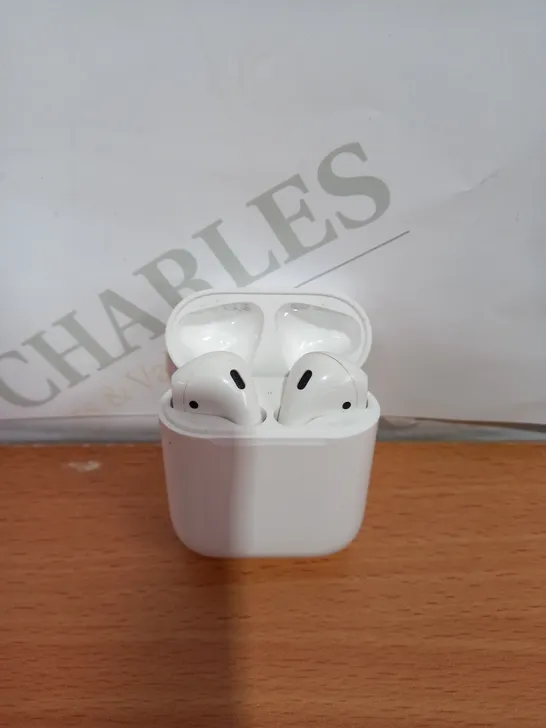 APPLE AIRPODS