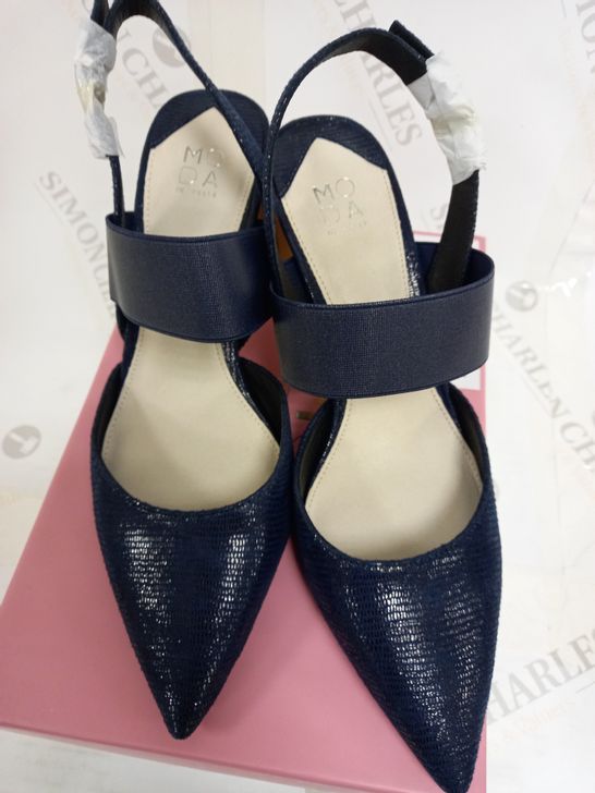 BOXED PAIR OF MODA IN PELLE CHORALE NAVY SIZE 40EU POINTED TOE ELASTIC SLINGBACK SHOE