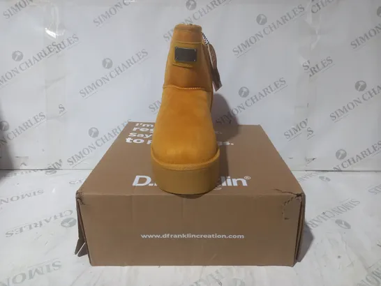 BOXED PAIR OF D.FRANKLIN NORDIC BOOTS IN YELLOW EU SIZE 40