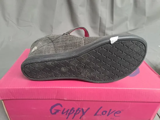 BOX OF APPROXIMATELY 12 PAIRS OF BLACK GUPPY LOVE WEDGE SHOES IN VARIOUS SIZES 