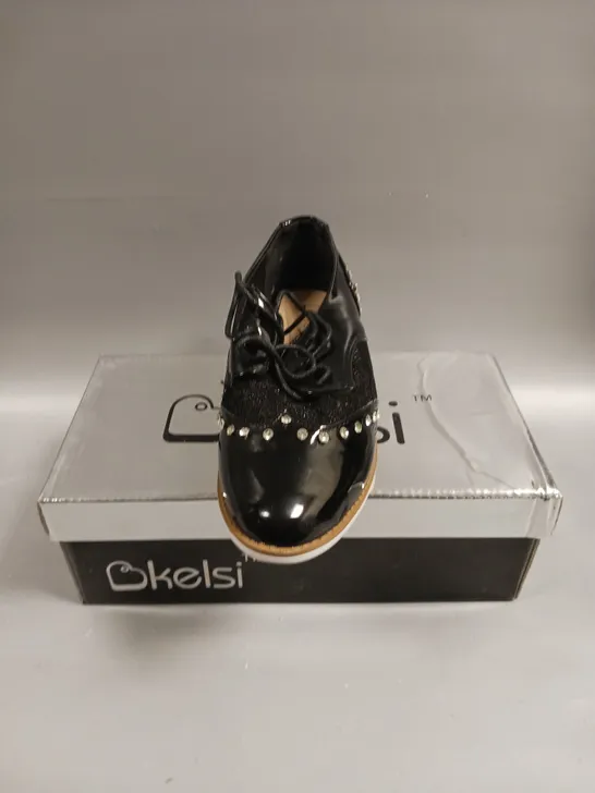 BOXED PAIR OF KELSI LACED SEQUINED SHOES IN BLACK - 3