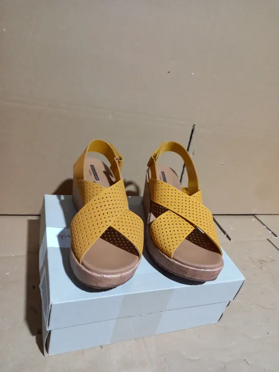 CLARKS LASER CUT LEATHER WEDGE SANDAL STANDARD FIT YELLOW- UK SIZE 