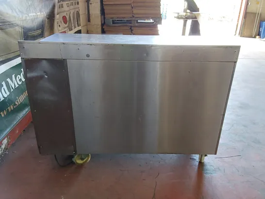 GRAM BENCH FRIDGE WITH 1 DOOR AND 3 DRAWERS