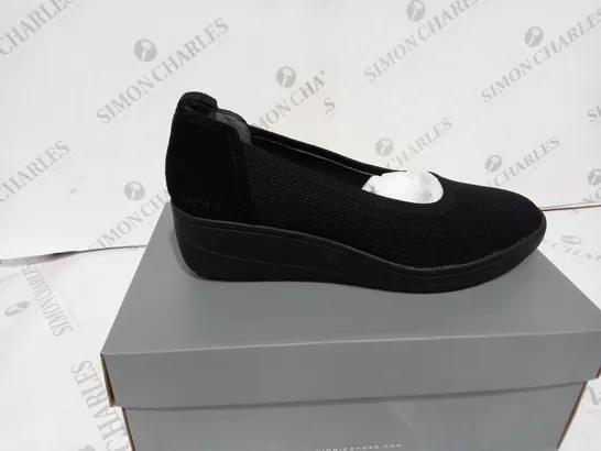 BOXED VIONIC JACEY SLIP-ON SHOES IN BLACK SIZE 7