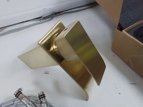 GOLD LOOK BASIN MIXER TAP