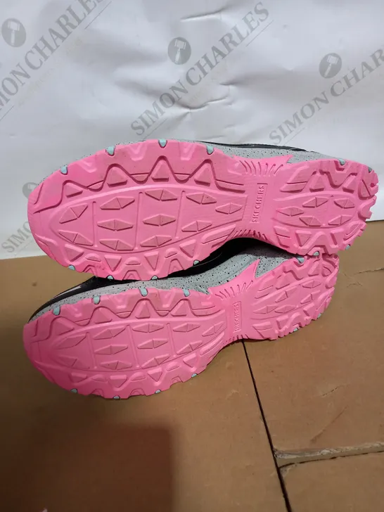 SKECHERS ADVENT PINK/BLACK TRAINERS - SIZE 6