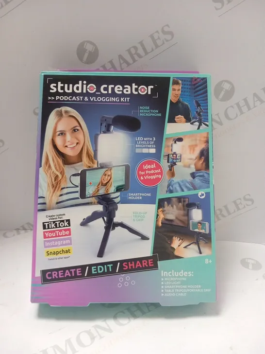 BOXED STUDIO CREATOR PODCAST AND VLOGGING KIT