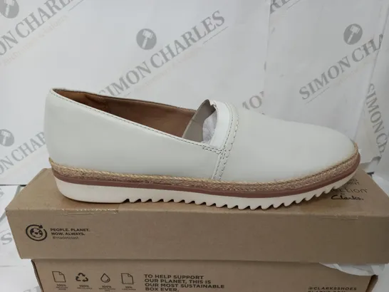 BOXED PAIR OF CLARKS SERENA PAIGE SLIP-ON SHOES IN WHITE UK SIZE 5