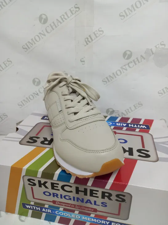 SKECHERS OLD SCHOOL TRAINER IN TAUPE SIZE 7