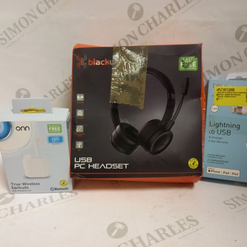 LOT OF APPROXIMATELY 10 ASSORTED ELECTRICAL ITEMS, TO INCLUDE HEADPHONES, CHARGING CABLES, ETC